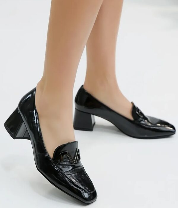 Laura B. čierna koža