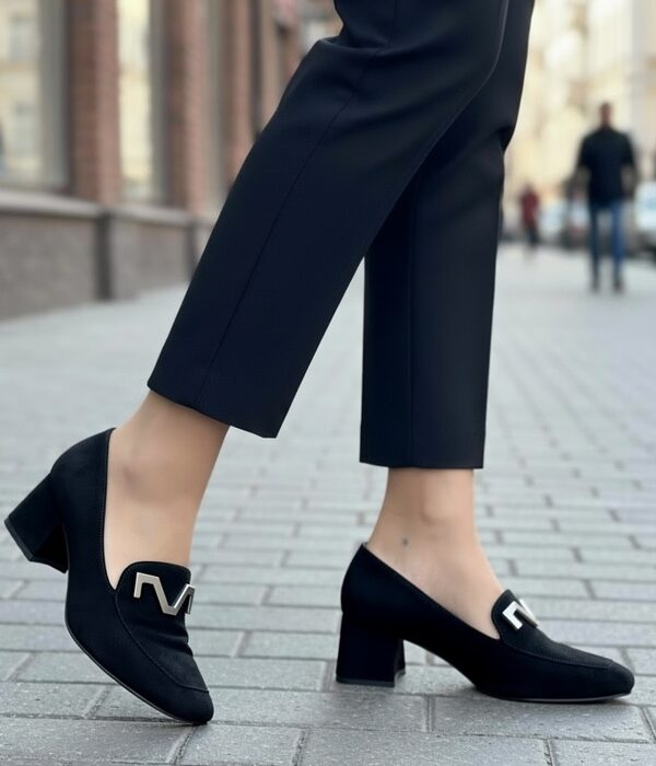 Laura B.-čierna koža